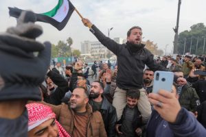 source : Voa Indonesia https://www.voaindonesia.com/a/warga-suriah-rayakan-kemenangan-atas-runtuhnya-pemerintahan-assad-/7891744.html