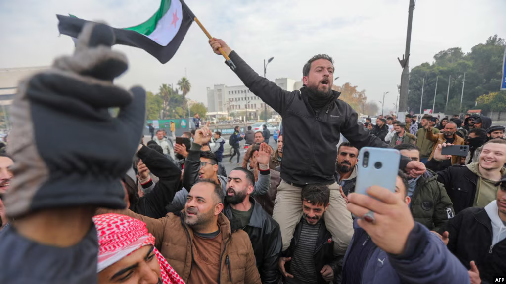 Pengaruh Keruntuhan Rezim Asaad terhadap Stabilitas Kawasan Levant source : Voa Indonesia https://www.voaindonesia.com/a/warga-suriah-rayakan-kemenangan-atas-runtuhnya-pemerintahan-assad-/7891744.html